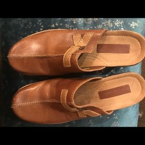 American Eagle Clogs